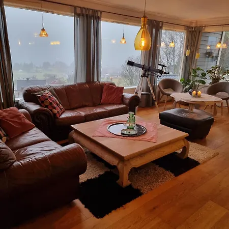 Koselig Hus Med Fantastisk Utsikt, *